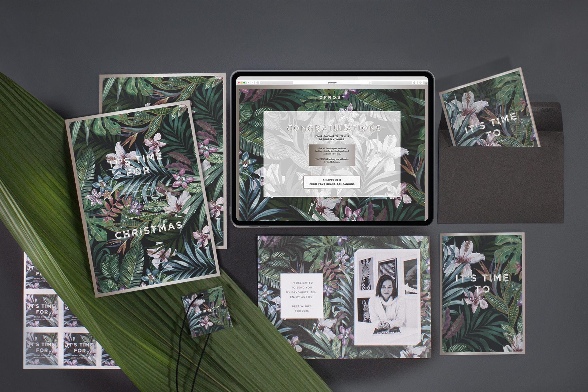 Sammlung tropischer Weihnachtskarten und digitaler Designs, entwickelt von MORE PIOUS STUDIOS für die "It's Time for Christmas"-Kampagne.